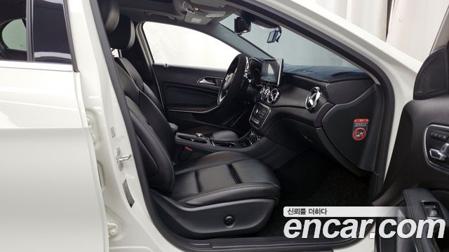 Mercedes-Benz GLA-Class GLA220