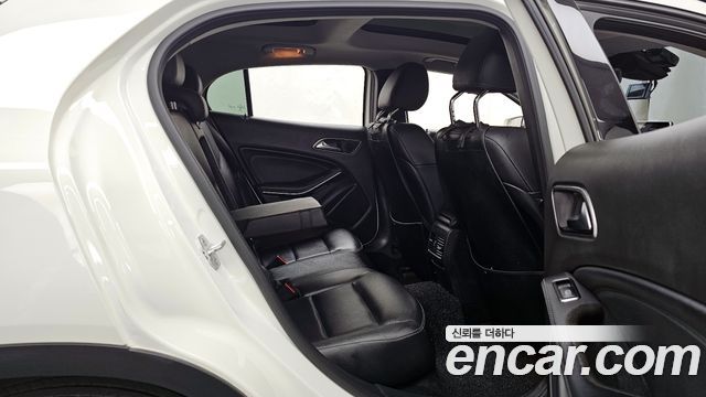 Mercedes-Benz GLA-Class GLA220