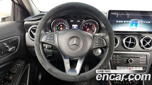 Mercedes-Benz GLA-Class GLA220