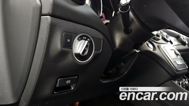 Mercedes-Benz GLA-Class GLA220
