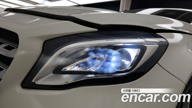 Mercedes-Benz GLA-Class GLA220