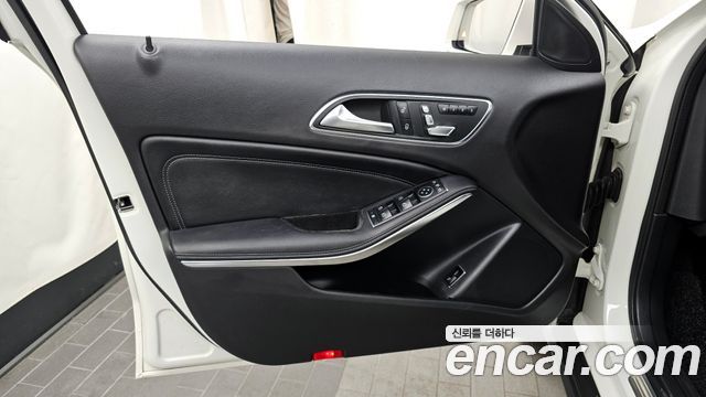 Mercedes-Benz GLA-Class GLA220