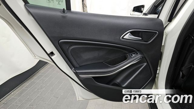 Mercedes-Benz GLA-Class GLA220