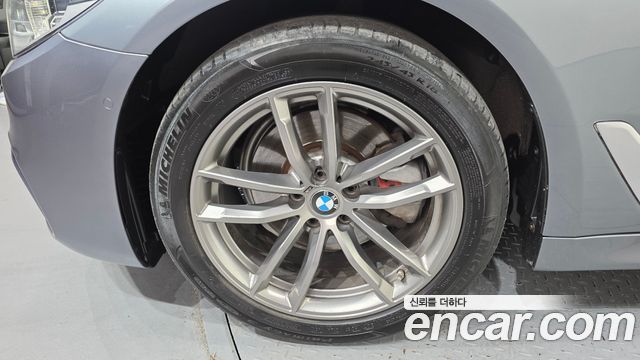 BMW 5-Series 520d xDrive M Sport Package