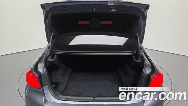 BMW 5-Series 520d xDrive M Sport Package