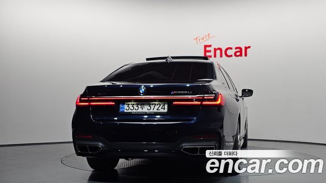 BMW 7-Series M760Li xDrive