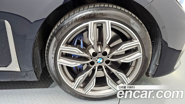 BMW 7-Series M760Li xDrive