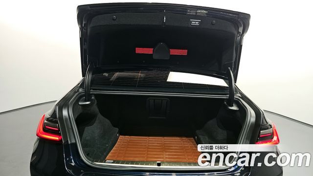 BMW 7-Series M760Li xDrive