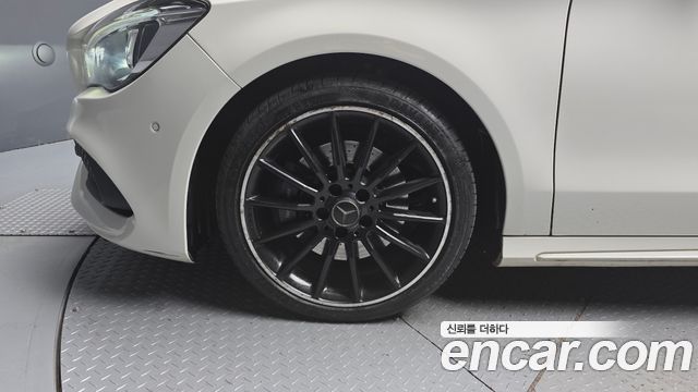 Mercedes-Benz CLA-Class CLA250 4MATIC AMG Line