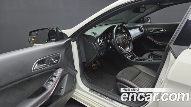 Mercedes-Benz CLA-Class CLA250 4MATIC AMG Line