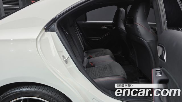 Mercedes-Benz CLA-Class CLA250 4MATIC AMG Line