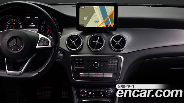 Mercedes-Benz CLA-Class CLA250 4MATIC AMG Line