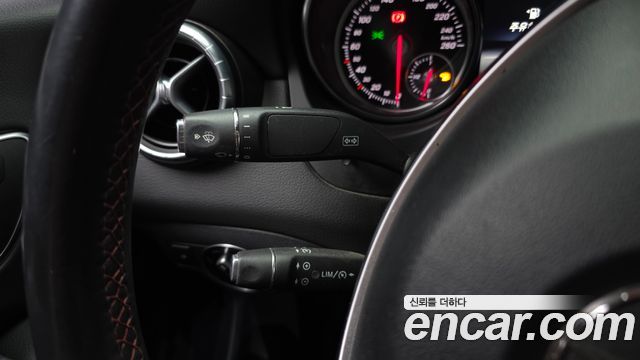 Mercedes-Benz CLA-Class CLA250 4MATIC AMG Line