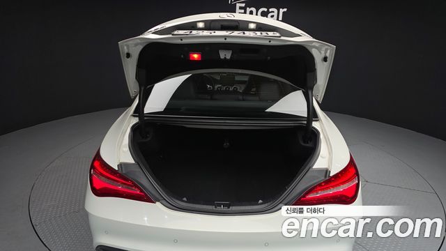 Mercedes-Benz CLA-Class CLA250 4MATIC AMG Line