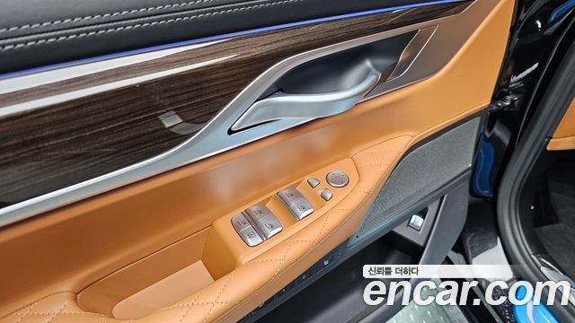 BMW 7-Series 740Li xDrive Design Pure Excellence