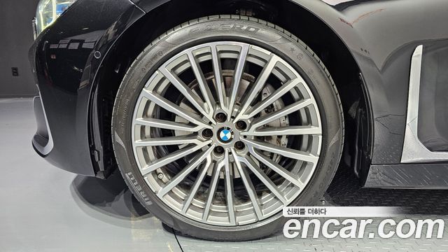 BMW 7-Series 740Li xDrive Design Pure Excellence