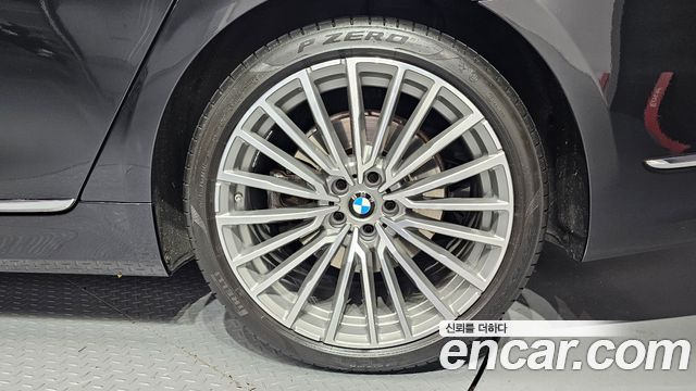 BMW 7-Series 740Li xDrive Design Pure Excellence