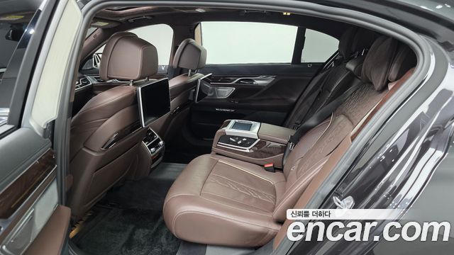 BMW 7-Series 750Li xDrive Premium