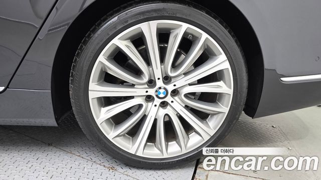 BMW 7-Series 750Li xDrive Premium