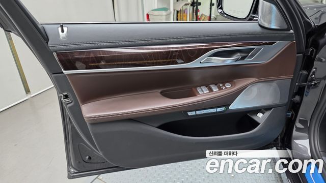 BMW 7-Series 750Li xDrive Premium