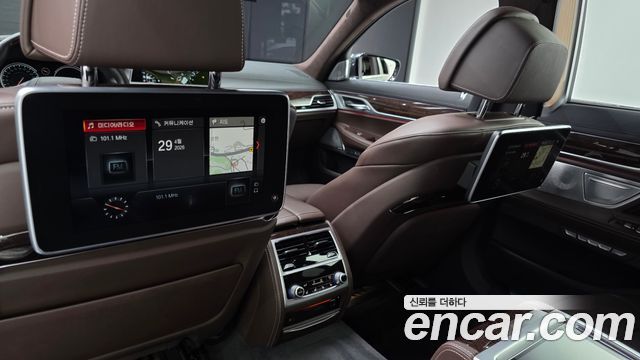 BMW 7-Series 750Li xDrive Premium
