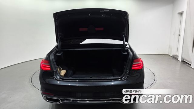BMW 7-Series 750Li xDrive Premium