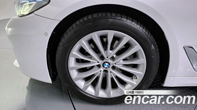 BMW 5-Series 520d xDrive Luxury Plus