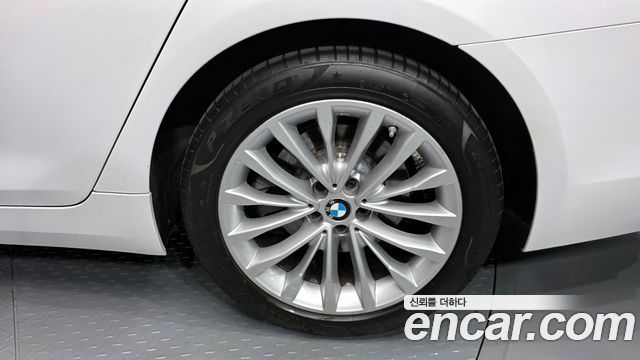 BMW 5-Series 520d xDrive Luxury Plus