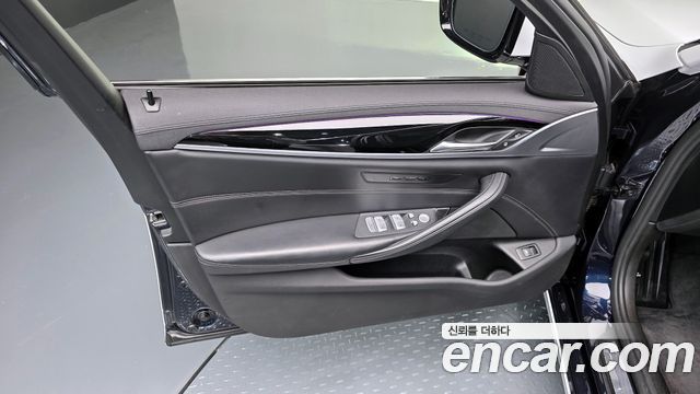 BMW 5-Series 520d xDrive Luxury Plus