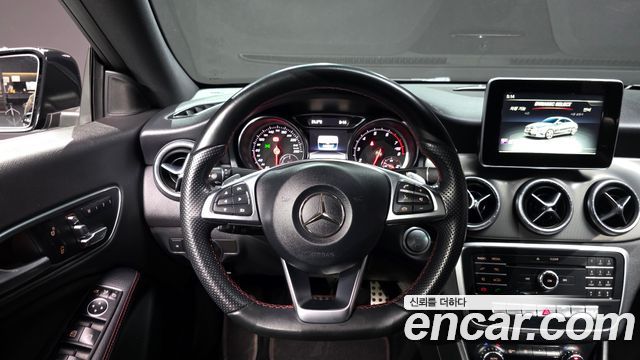 Mercedes-Benz CLA-Class CLA220 AMG Line