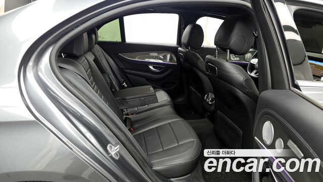 Mercedes-Benz E-Class E350 4MATIC AMG Line