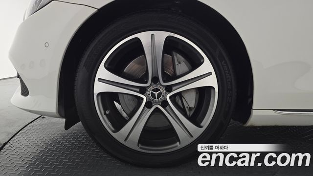 Mercedes-Benz E-Class E300 4MATIC AV Intelligent Drive