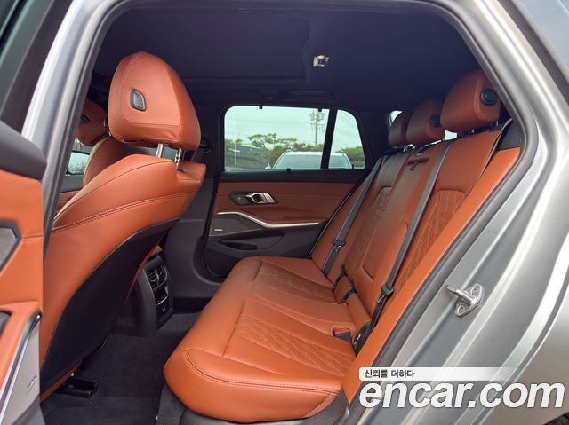 BMW 3-Series M340i xDrive Touring Pro FIrst Edition
