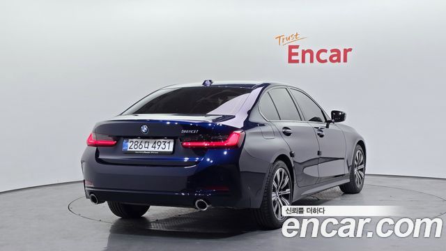 BMW 3-Series 320i