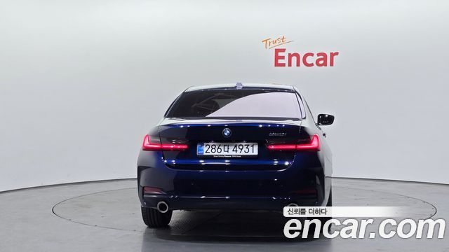 BMW 3-Series 320i