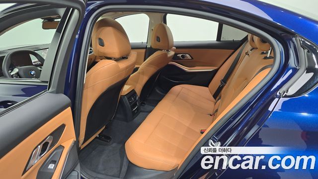 BMW 3-Series 320i