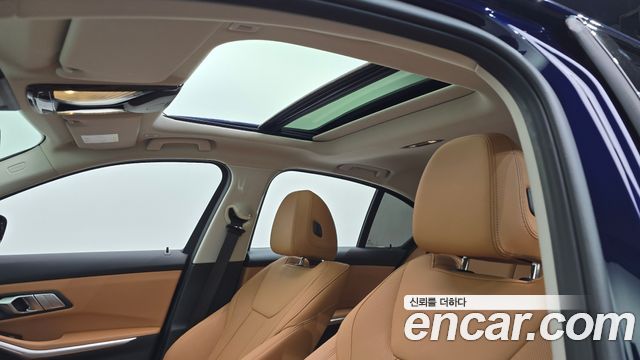 BMW 3-Series 320i