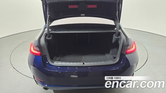 BMW 3-Series 320i