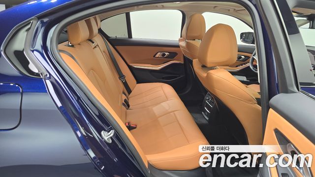 BMW 3-Series 320i