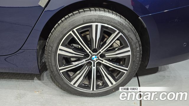 BMW 3-Series 320i