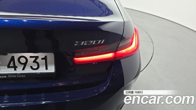 BMW 3-Series 320i