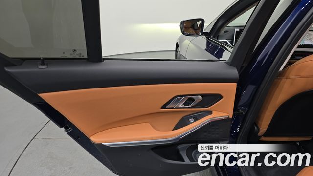 BMW 3-Series 320i