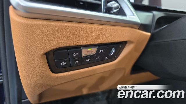 BMW 3-Series 320i