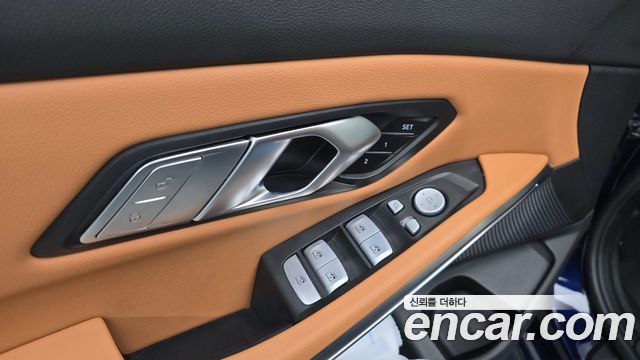 BMW 3-Series 320i
