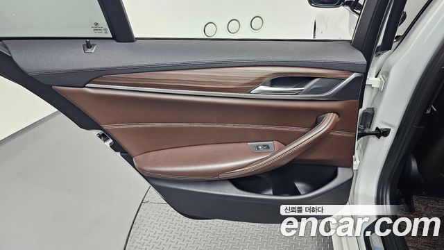 BMW 5-Series 530i xDrive M Sport Package Plus