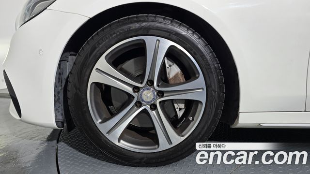 Mercedes-Benz E-Class E300 Avantgarde