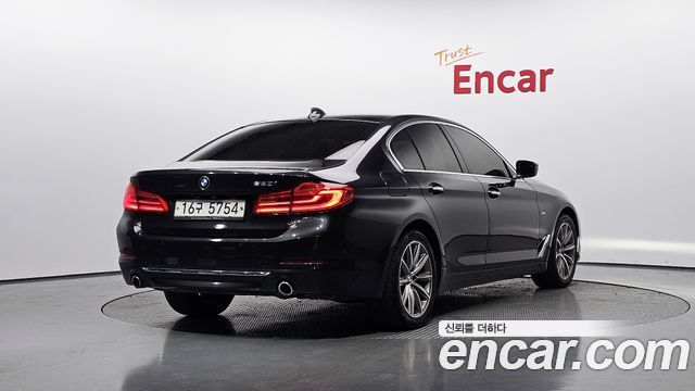 BMW 5-Series 520i Luxury