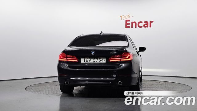BMW 5-Series 520i Luxury