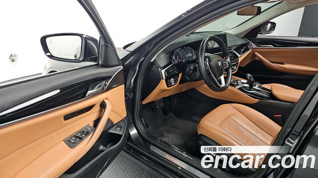 BMW 5-Series 520i Luxury