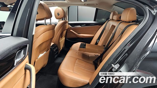 BMW 5-Series 520i Luxury